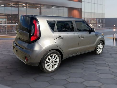 Used 2018 Kia Soul + FWD image 13