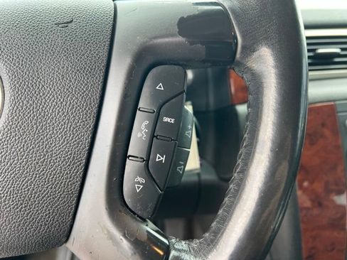 Used 2009 Chevrolet Suburban LT RWD image 15