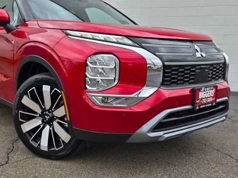 New 2025 Mitsubishi Outlander SE image 2