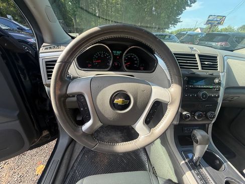 Used 2011 Chevrolet Traverse LS FWD image 10
