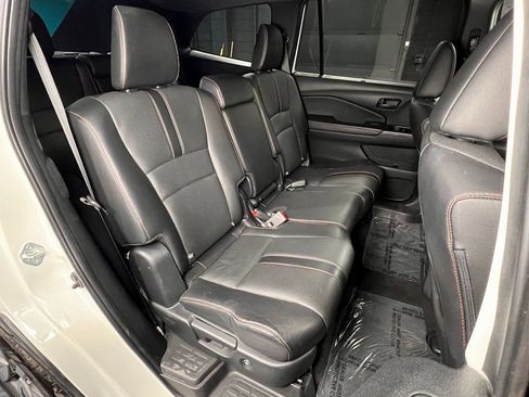 Used 2022 Honda Pilot TrailSport image 12