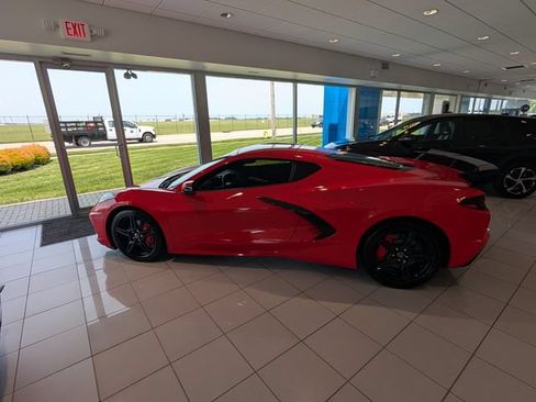 Used 2023 Chevrolet Corvette Stingray Coupe w/ 1LT RWD image 2