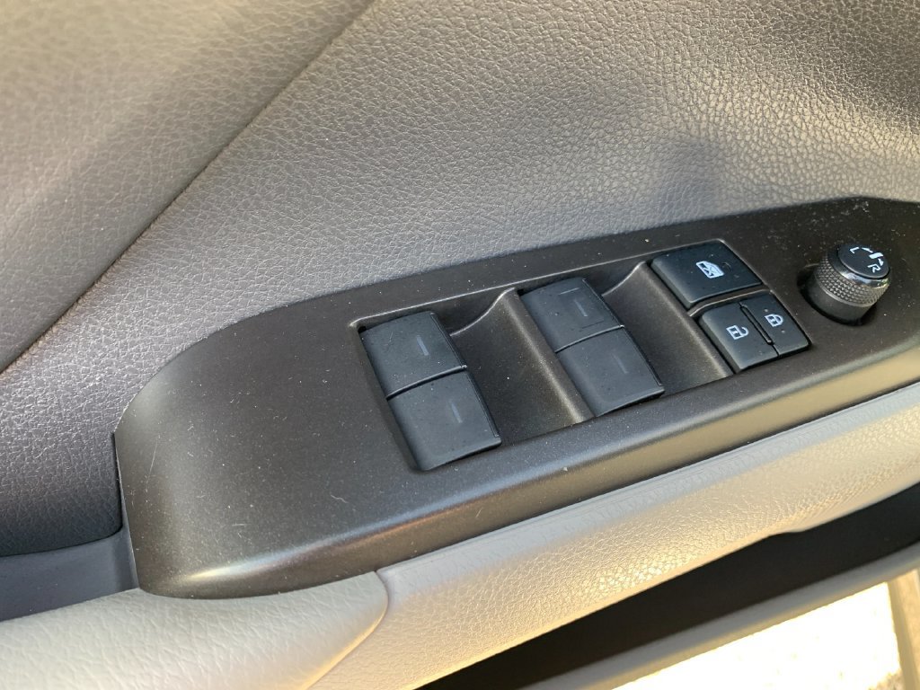 Used 2021 Toyota Camry SE w/ Cold Weather Package FWD image 13
