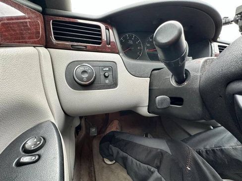 Used 2009 Chevrolet Impala LT w/ Luxury Edition Package FWD image 38