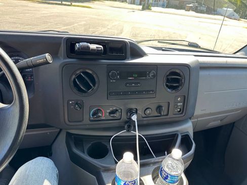 Used 2014 Ford E-250 and Econoline 250 w/ Power Group RWD image 15