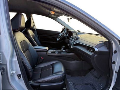Used 2022 Nissan Altima 2.5 SR FWD image 12