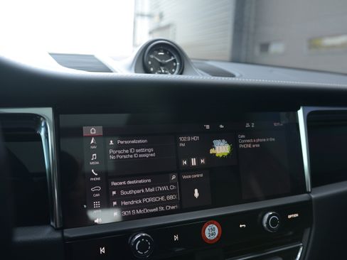 Certified 2026 Porsche Macan AWD/4WD image 21