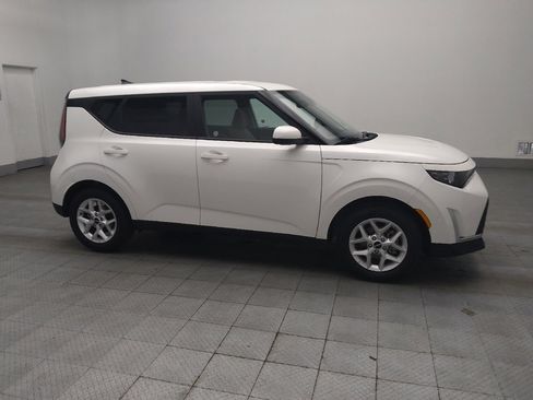 Used 2025 Kia Soul LX FWD image 11