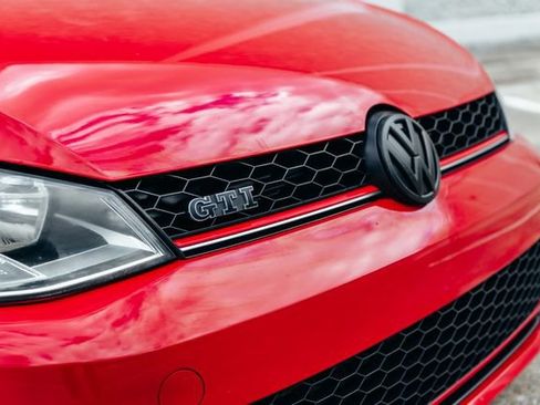 Used 2015 Volkswagen GTI S FWD image 25