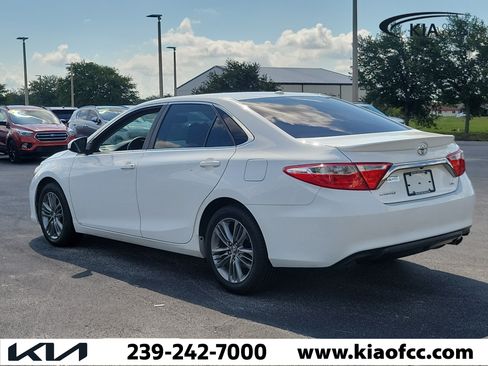 Used 2016 Toyota Camry SE w/ Moonroof Package FWD image 4