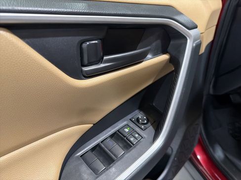 Used 2019 Toyota RAV4 LE image 24