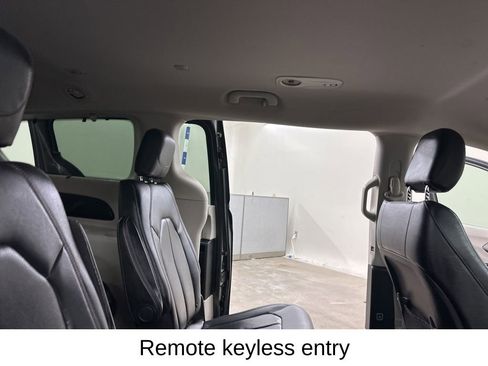 Used 2020 Chrysler Pacifica Touring-L image 24