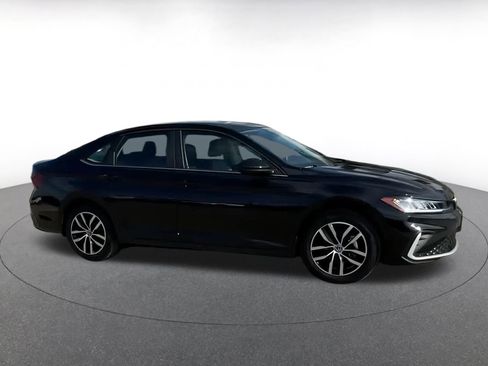 Used 2025 Volkswagen Jetta SE image 14