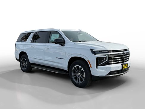 New 2026 Chevrolet Suburban LT image 7