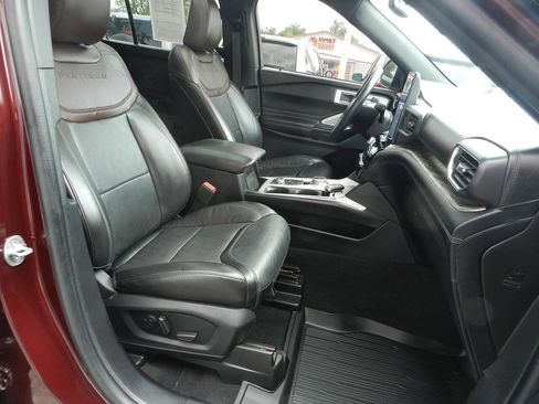 Used 2022 Ford Explorer Platinum w/ Equipment Group 601A AWD/4WD image 12