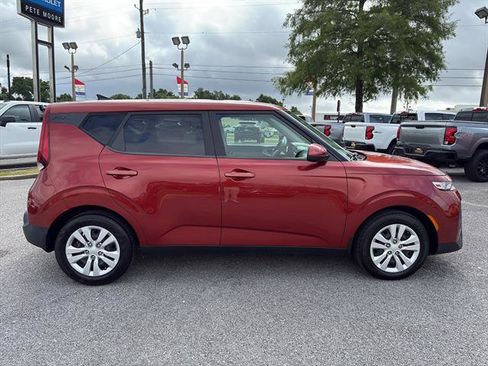Used 2022 Kia Soul LX FWD image 4