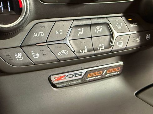 Used 2016 Chevrolet Corvette Z06 w/ 3LZ Preferred Equipment Group RWD image 27