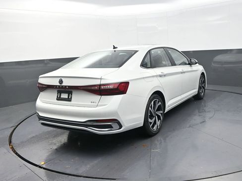 New 2026 Volkswagen Jetta SEL image 10