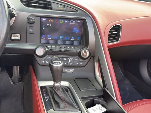 Used 2019 Chevrolet Corvette Stingray Convertible image 21