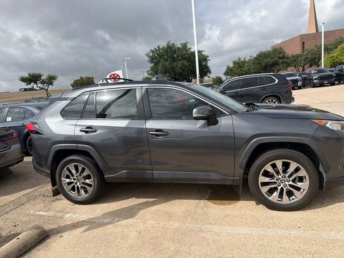 Used 2021 Toyota RAV4 XLE Premium FWD image 3
