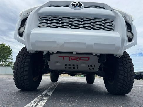 Used 2016 Toyota 4Runner SR5 Premium RWD image 4