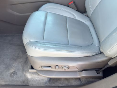 Used 2020 Chevrolet Traverse LT w/ LT Premium Package image 12