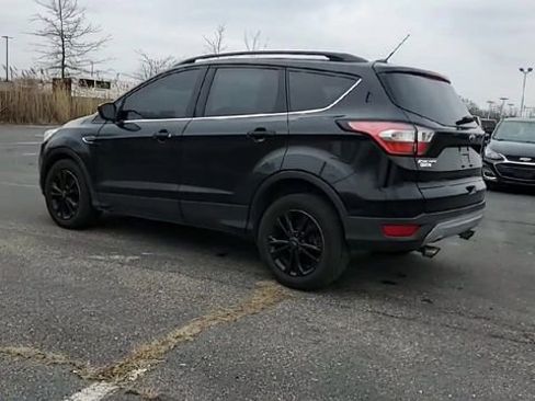 Used 2018 Ford Escape SE FWD image 6