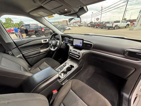 Used 2022 Ford Explorer XLT AWD/4WD image 6