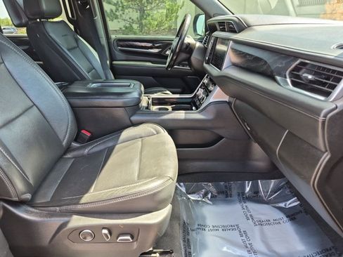 Used 2021 GMC Yukon Denali w/ Denali Premium Package AWD/4WD image 23