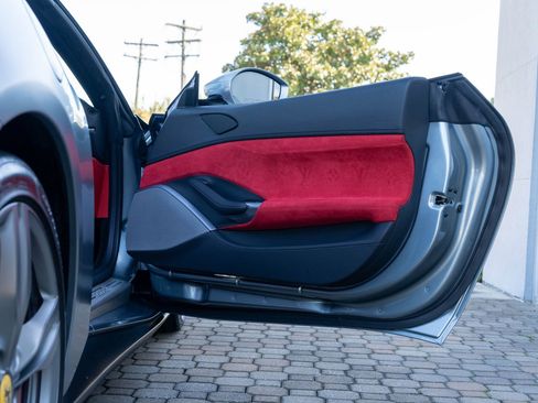 Certified 2019 Ferrari Portofino image 50