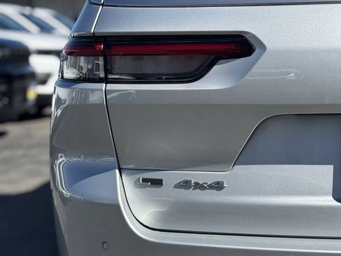 Certified 2021 Jeep Grand Cherokee L Summit image 12