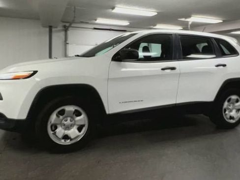 Used 2017 Jeep Cherokee Sport AWD/4WD image 4