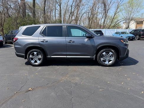 Used 2025 Honda Pilot EX-L image 5