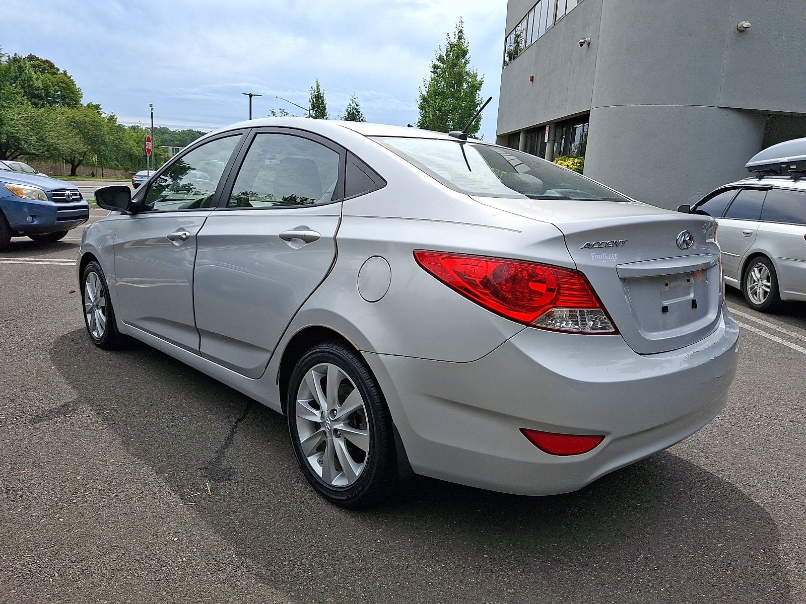 Used 2013 Hyundai Accent GLS w/ Premium Pkg FWD image 4