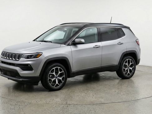 Used 2025 Jeep Compass Limited AWD/4WD image 3