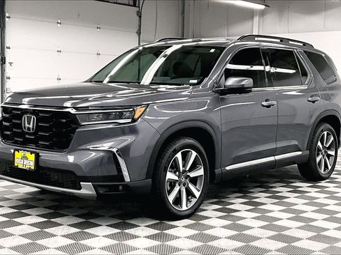 Used 2025 Honda Pilot Elite image 12