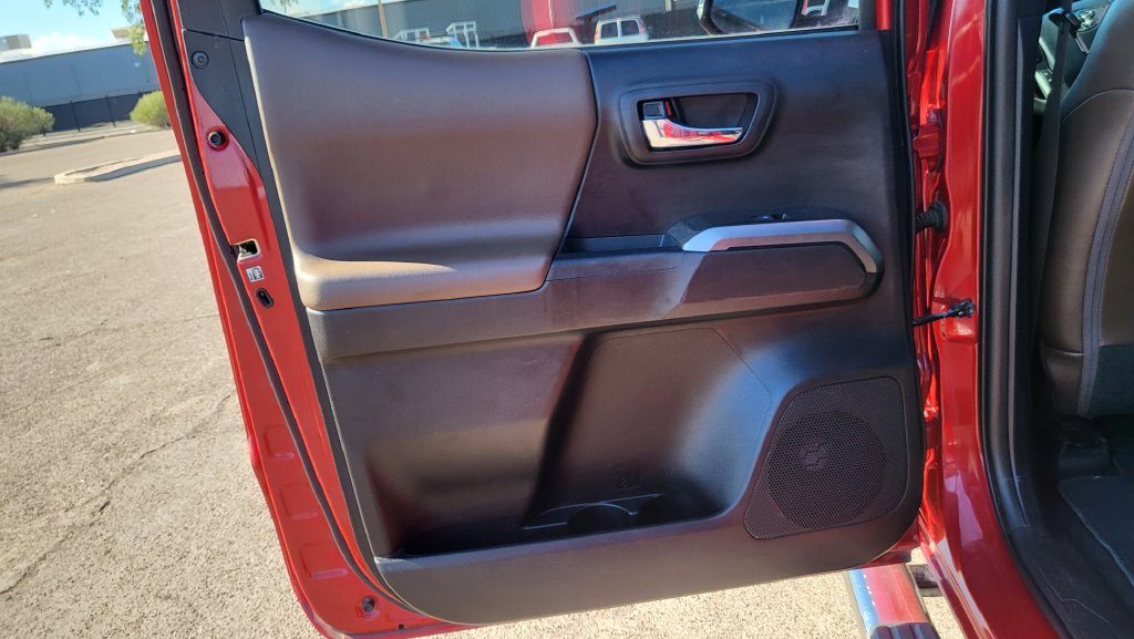 Used 2020 Toyota Tacoma Limited RWD image 23