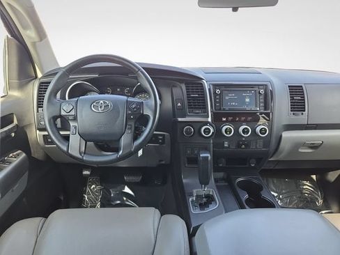 Used 2019 Toyota Sequoia SR5 AWD/4WD image 10