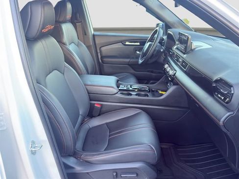 Certified 2024 Honda Pilot TrailSport image 18