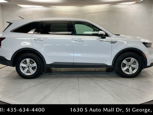 Used 2022 Kia Sorento LX AWD/4WD image 6