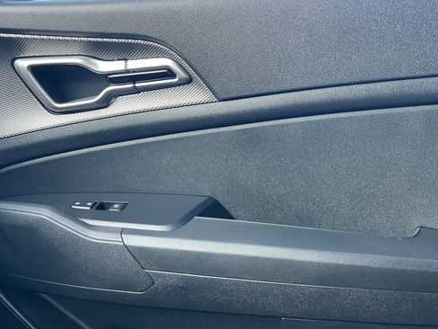 Certified 2025 Kia Sportage LX image 20