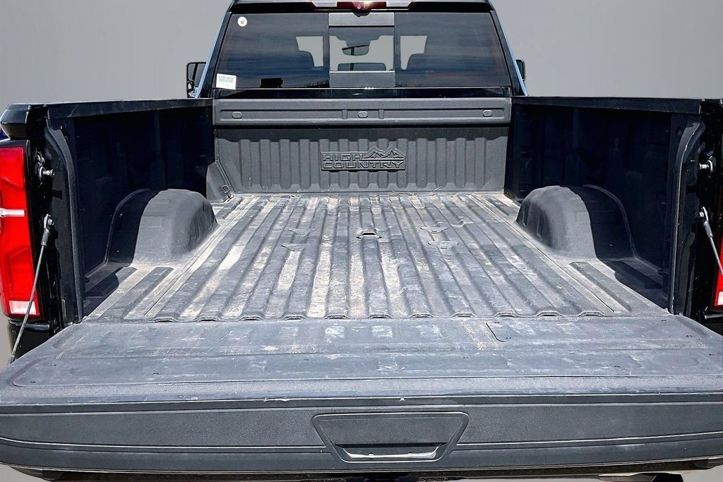 Used 2024 Chevrolet Silverado 3500 High Country w/ Technology Package AWD/4WD image 7