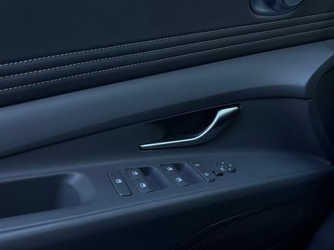 Used 2025 Hyundai Elantra SEL image 21