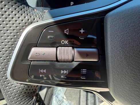 Used 2024 Nissan Ariya AWD image 17
