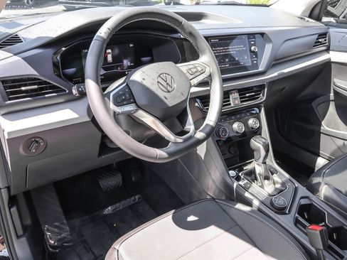 Certified 2023 Volkswagen Taos SE w/ Panoramic Sunroof Package AWD/4WD image 4