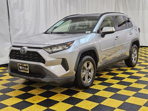 Used 2022 Toyota RAV4 LE image 7