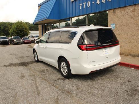 Used 2022 Chrysler Pacifica Touring-L FWD image 4