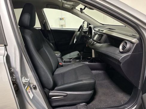 Used 2018 Toyota RAV4 LE AWD/4WD image 21