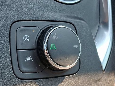 Used 2023 Chevrolet Traverse LT FWD image 22