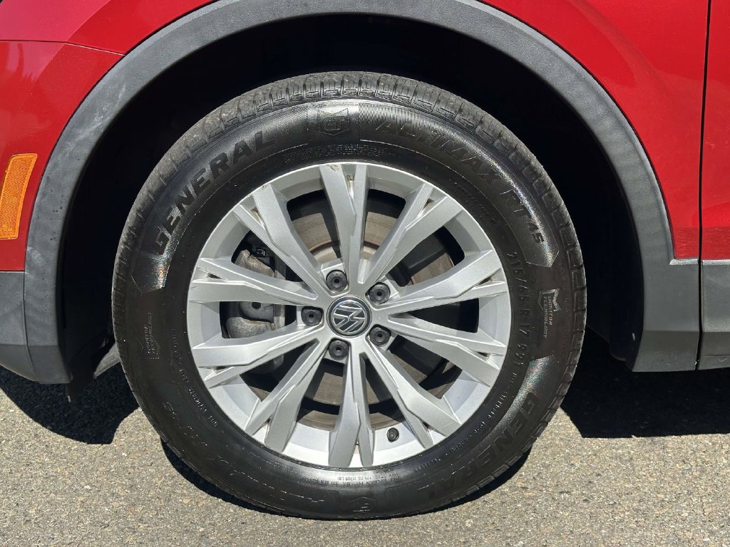 Used 2018 Volkswagen Tiguan SE w/ Panoramic Sunroof Package AWD/4WD image 10
